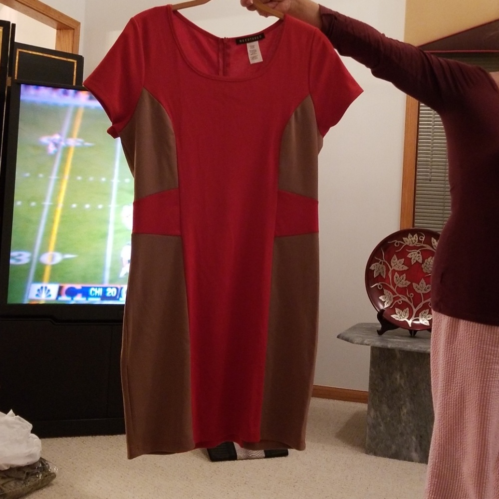 Dress - Picture 7 of 7